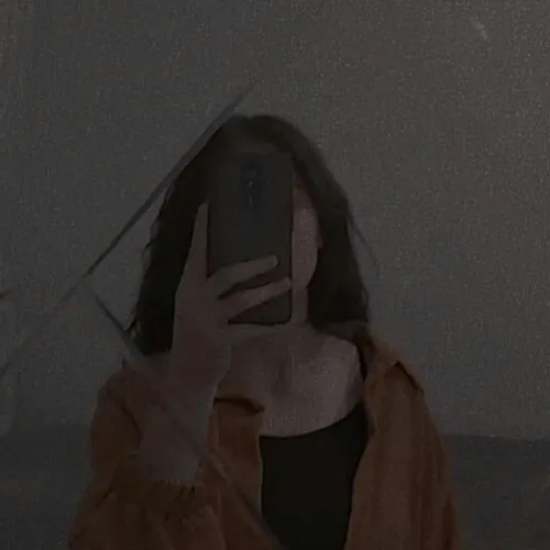 mirror girl selfi profile pic