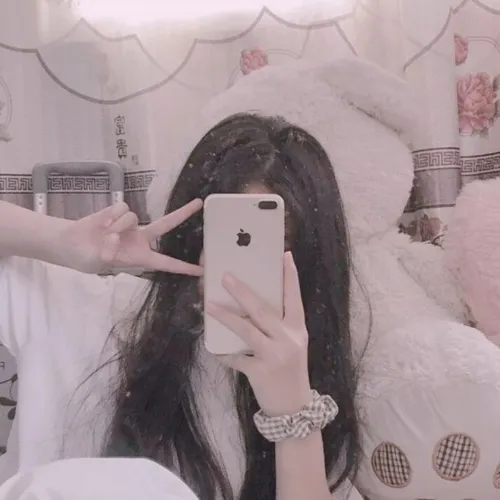 thumb for Girl Selfie Mirror Face Hide Profile Picture