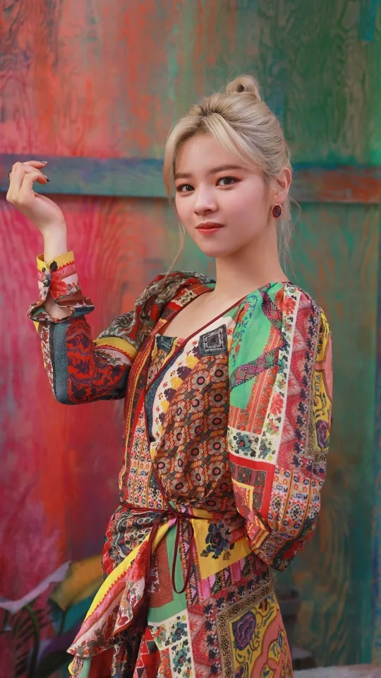 thumb for Jeongyeon Home Screen Wallpaper