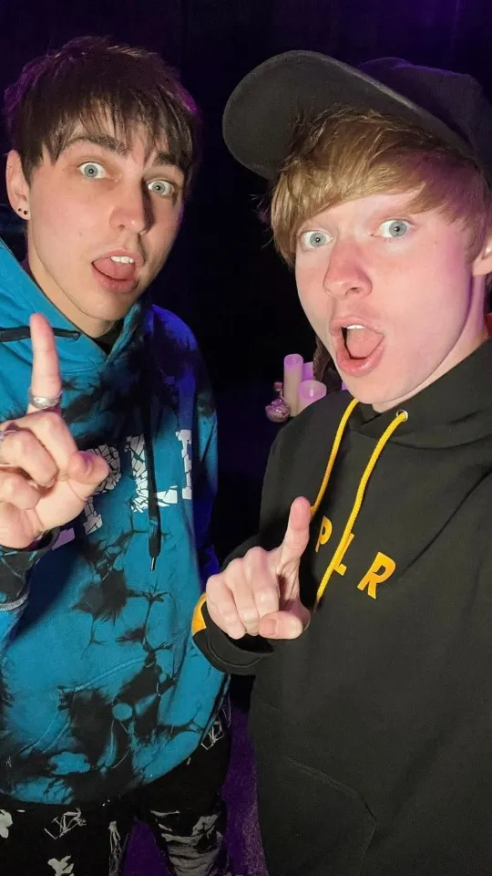 thumb for Sam And Colby Home Screen Wallpaper