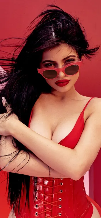 aesthetic kylie jenner socialite wallpaper